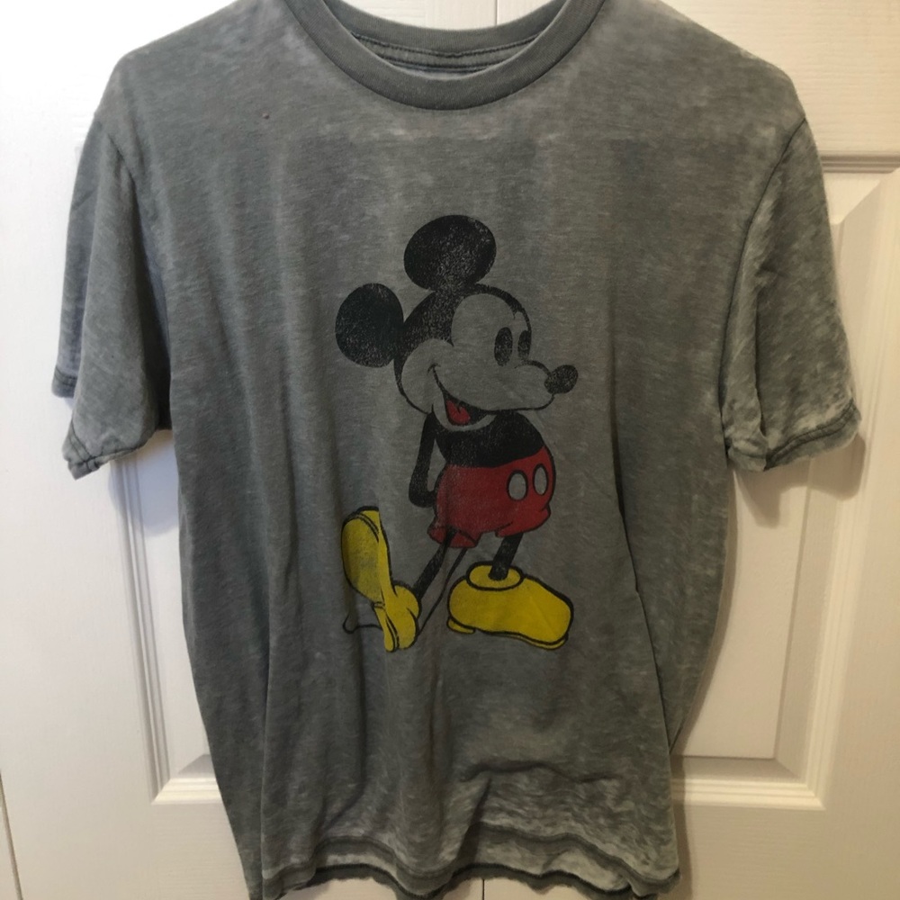Grey tee